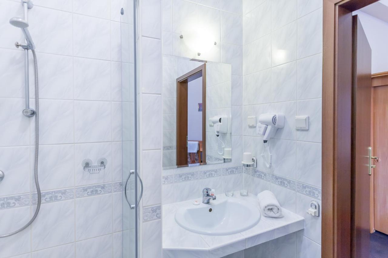 Hotel Mikulski Гливице Екстериор снимка