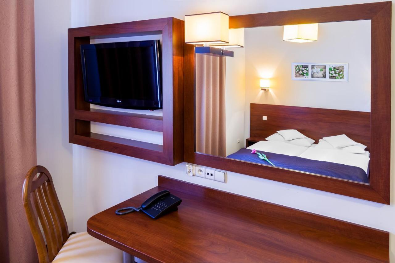Hotel Mikulski Гливице Екстериор снимка