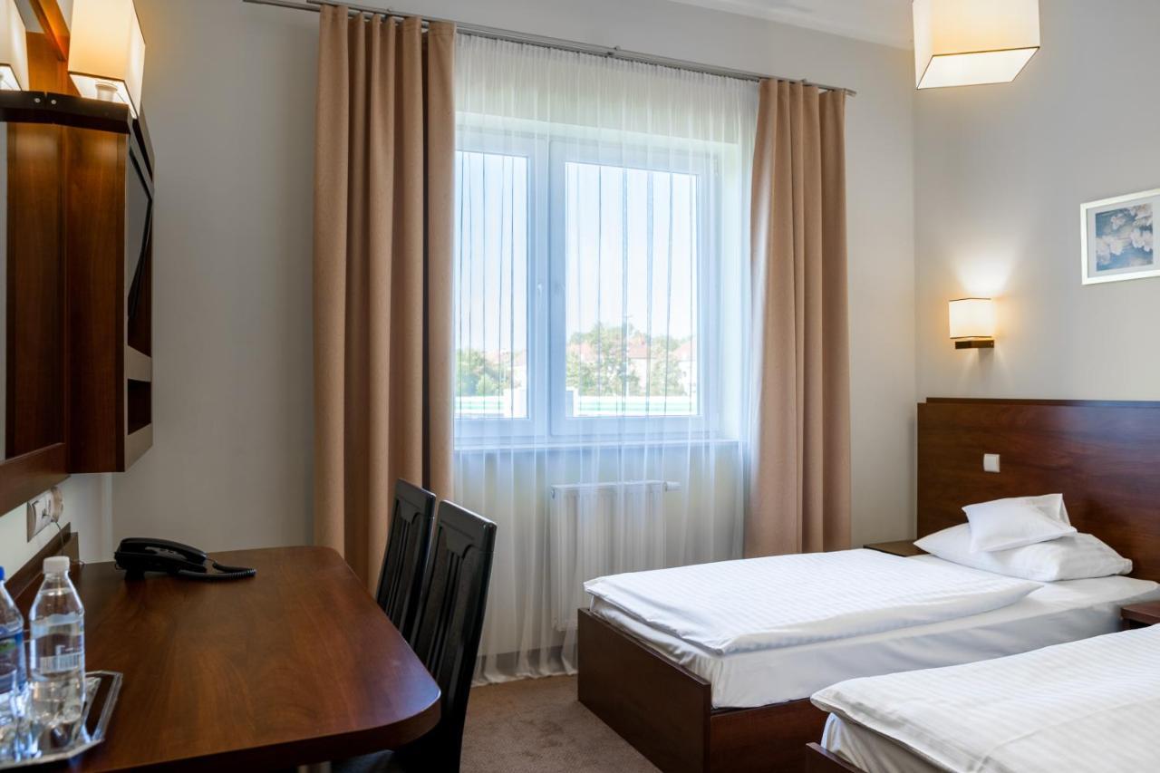 Hotel Mikulski Гливице Екстериор снимка