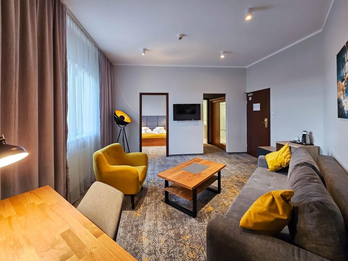 Hotel Mikulski Гливице Екстериор снимка